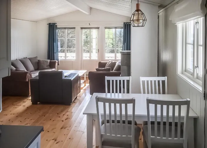 3 Bedroom In Holiday home Kvenvaer