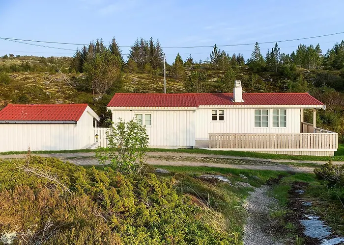 3 Bedroom In Holiday home Kvenvaer