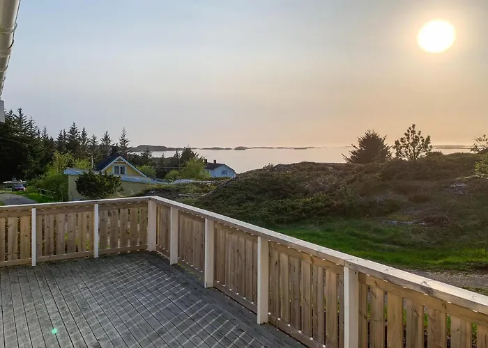 3 Bedroom In Holiday home Kvenvaer
